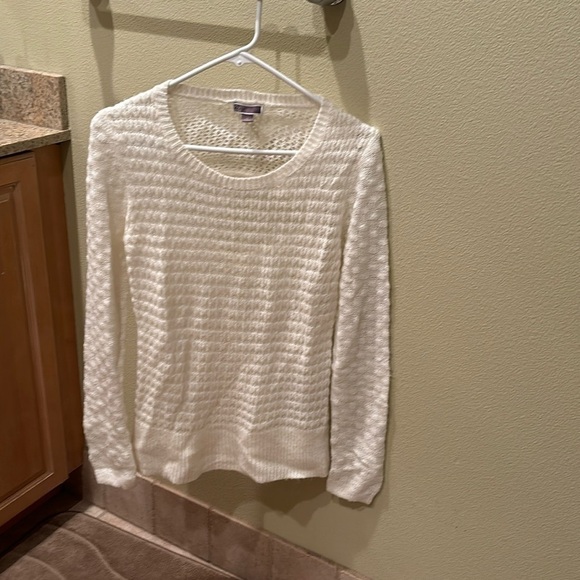 Chelsea28 Sweaters - Chelsea 28 woman's white sweater with a cutout in the back